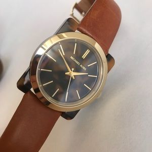 Michael Kors Brown Leather Strap WMs Runway Watch